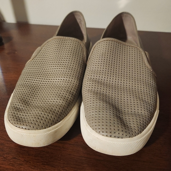 Vince‎ Blair Perforated Leather Slip-On Sneakers – Size 9 - Picture 11 of 12